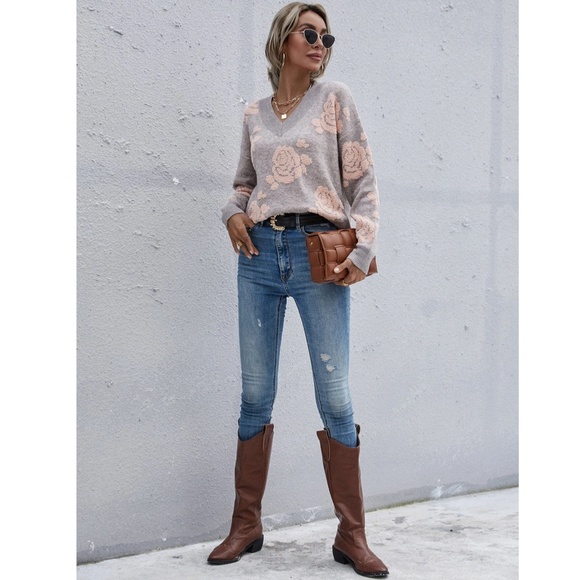 Rose Pattern Grey Knit V-Neck Sweater - Picture 5 of 7